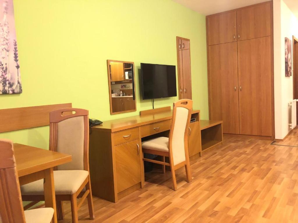 Rosemary Apartmanok, Rose, Lili, Mary1, Mary2 Apartment